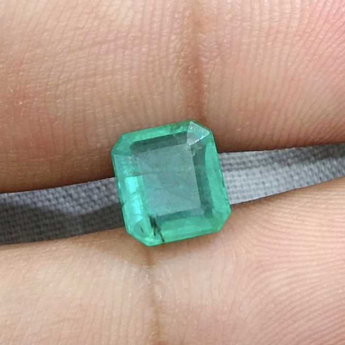 2.21ct natural light pure green color emerald cut emerald stone/