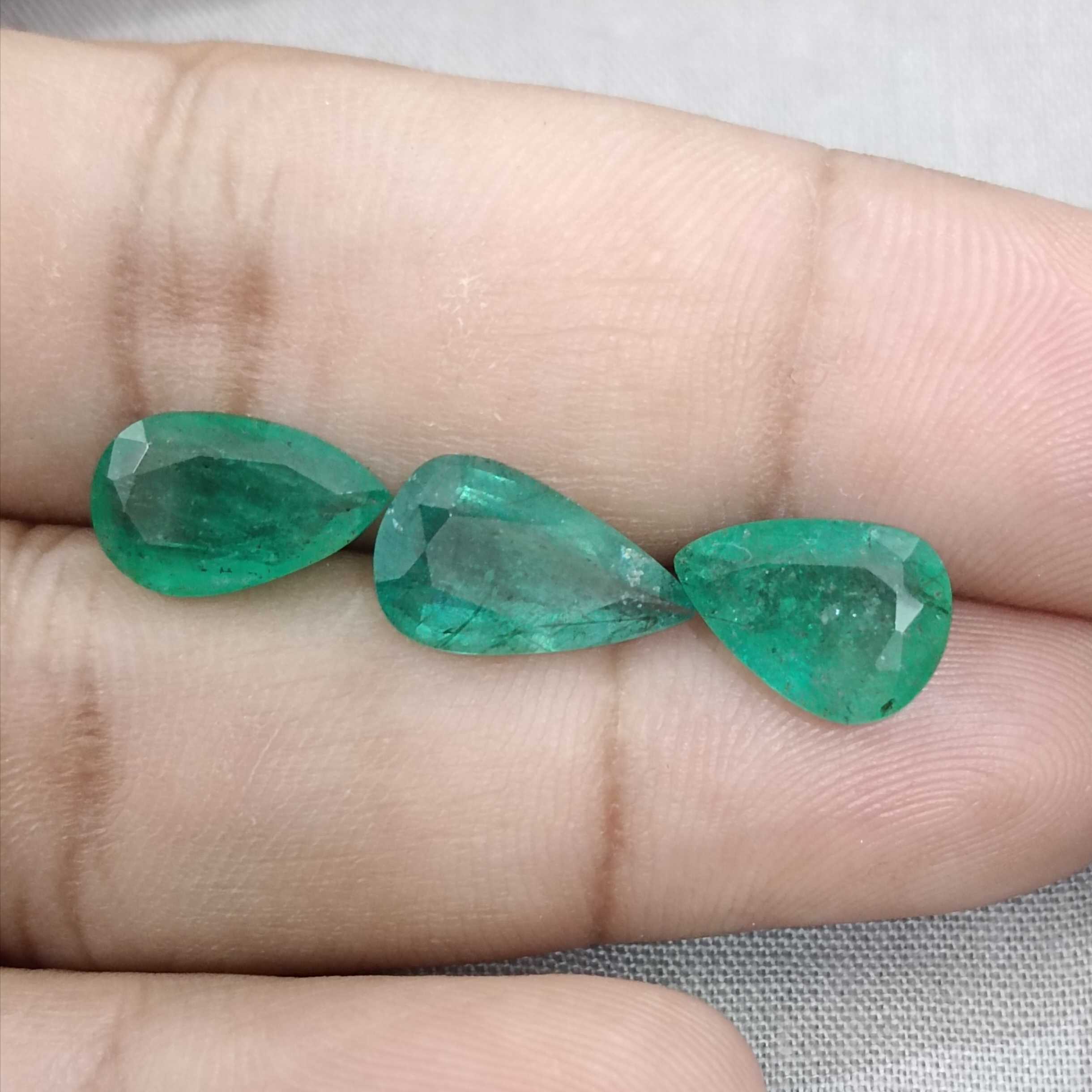 8.64ct natural medium deep green pear shape emerald gem lot/