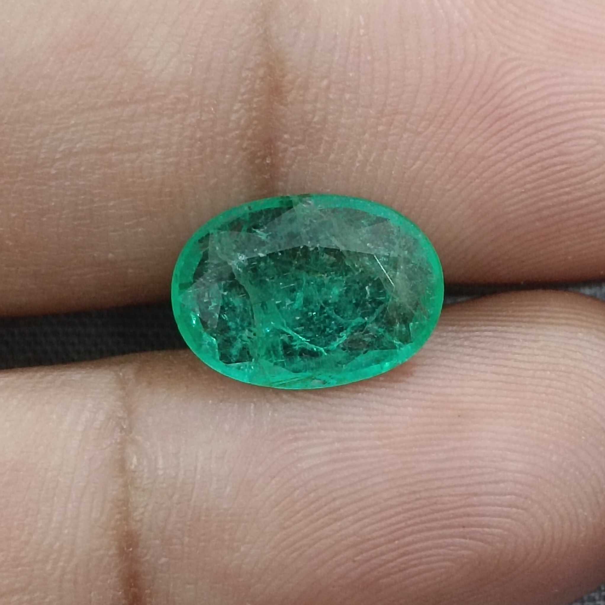 3.24ct parrot green Panjshir emerald with big table/