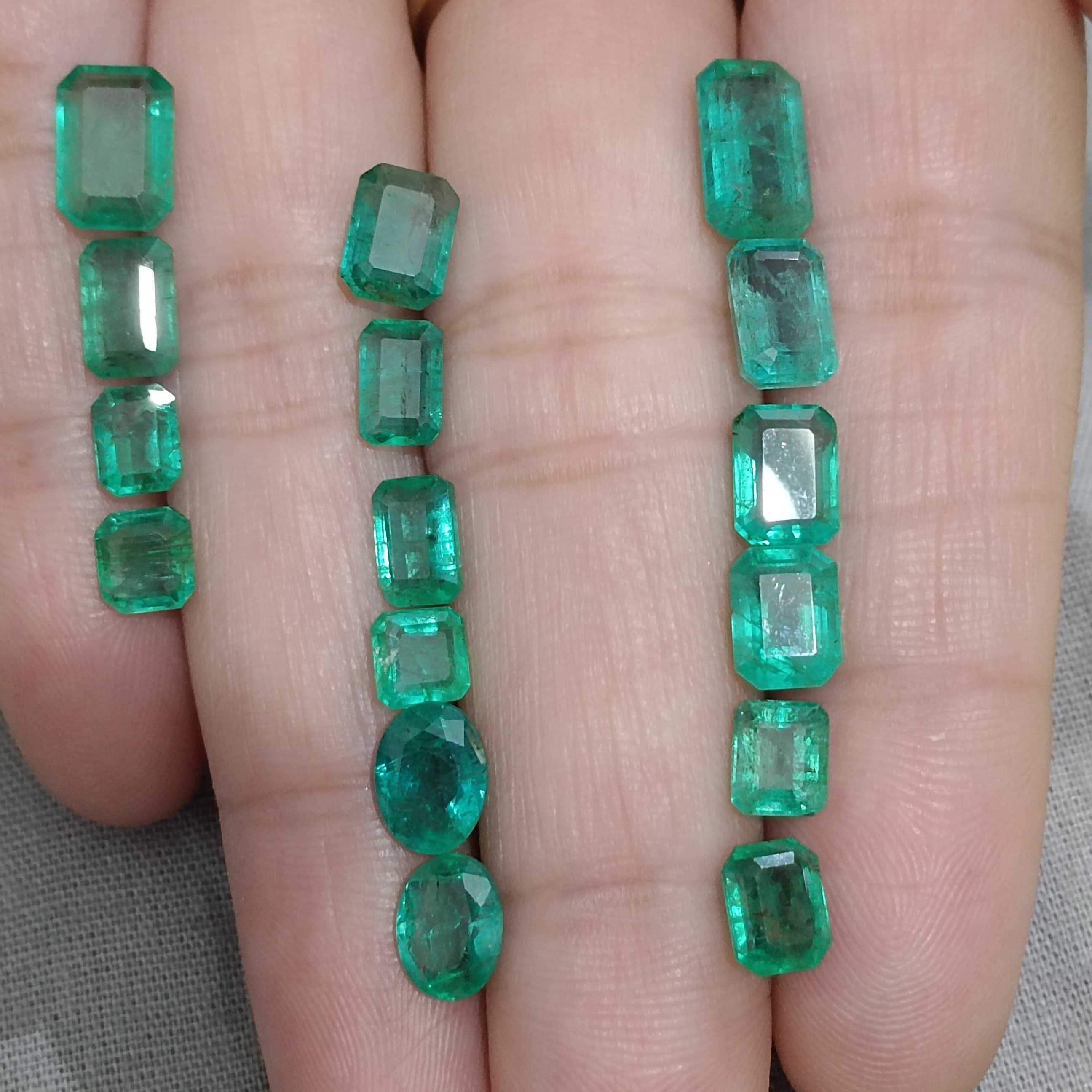 15.47ct natural medium green to vivid green octagon emerald lot/