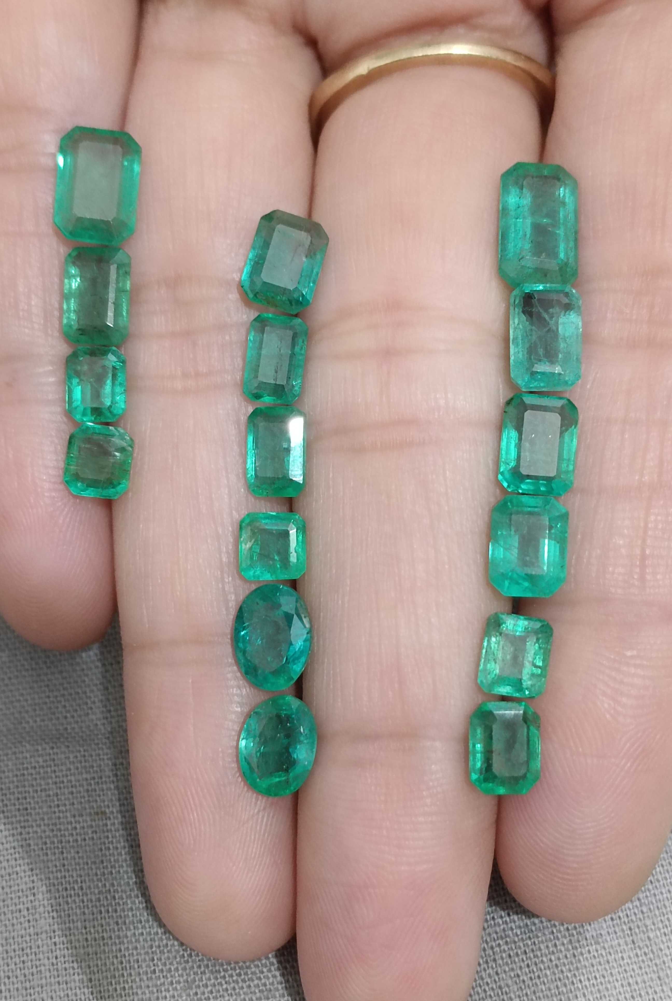 15.47ct natural medium green to vivid green octagon emerald lot