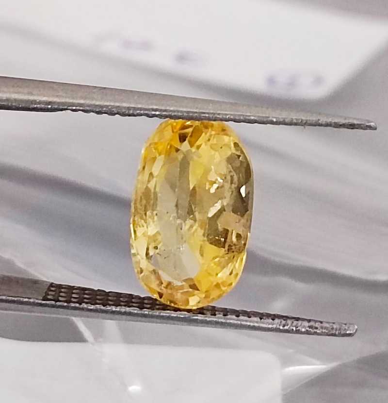 3.01ct vivid golden yellow oval cut yellow sapphire 