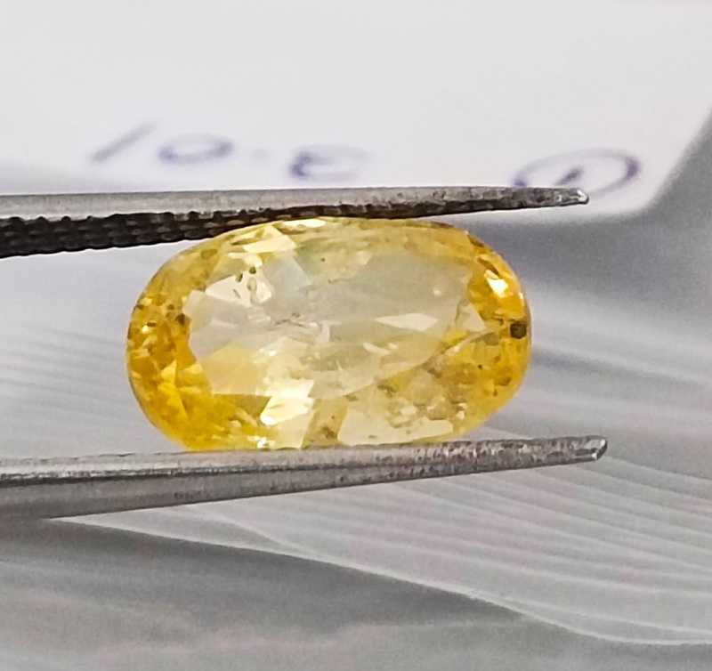 3.01ct vivid golden yellow oval cut yellow sapphire 