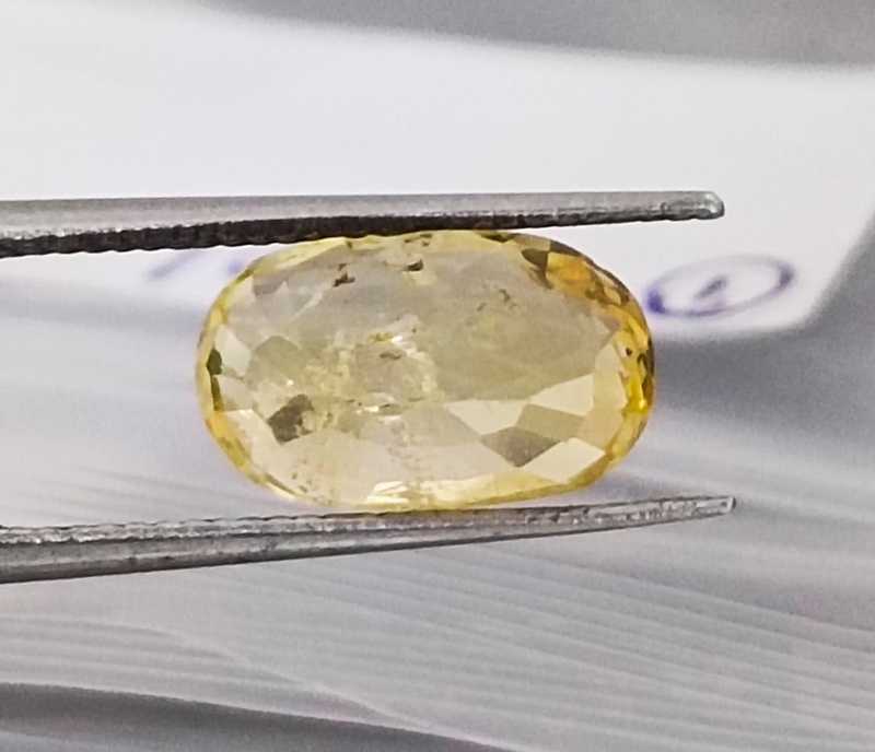 3.01ct vivid golden yellow oval cut yellow sapphire 