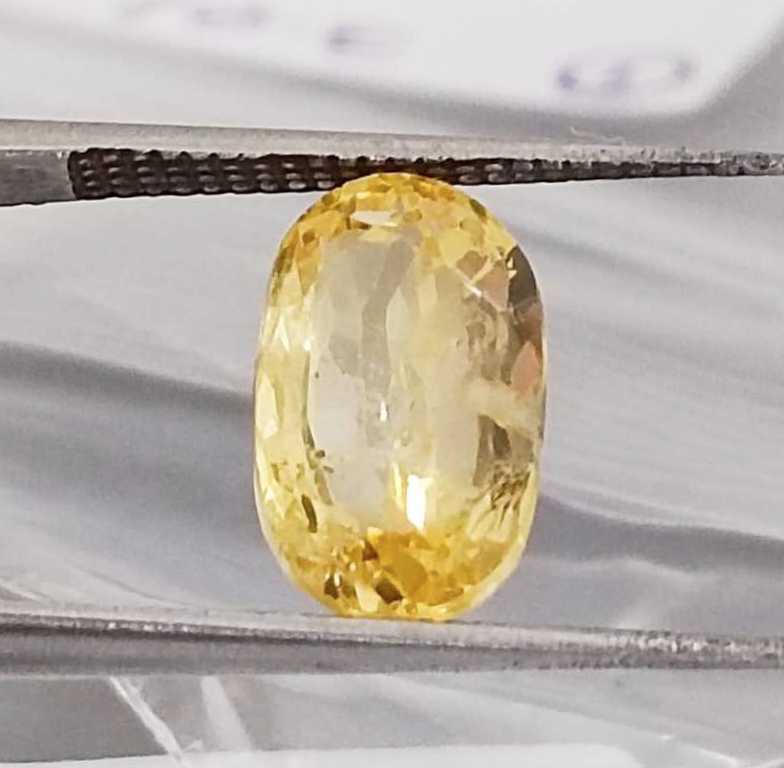 3.01ct vivid golden yellow oval cut yellow sapphire 