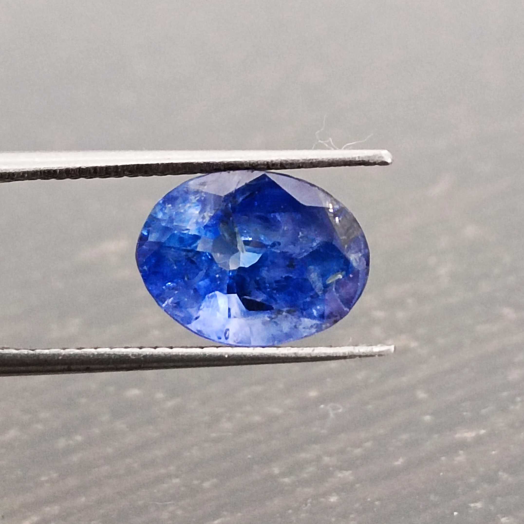 2.98ct IGI certified vivid cornflower blue oval shape sapphire gem H