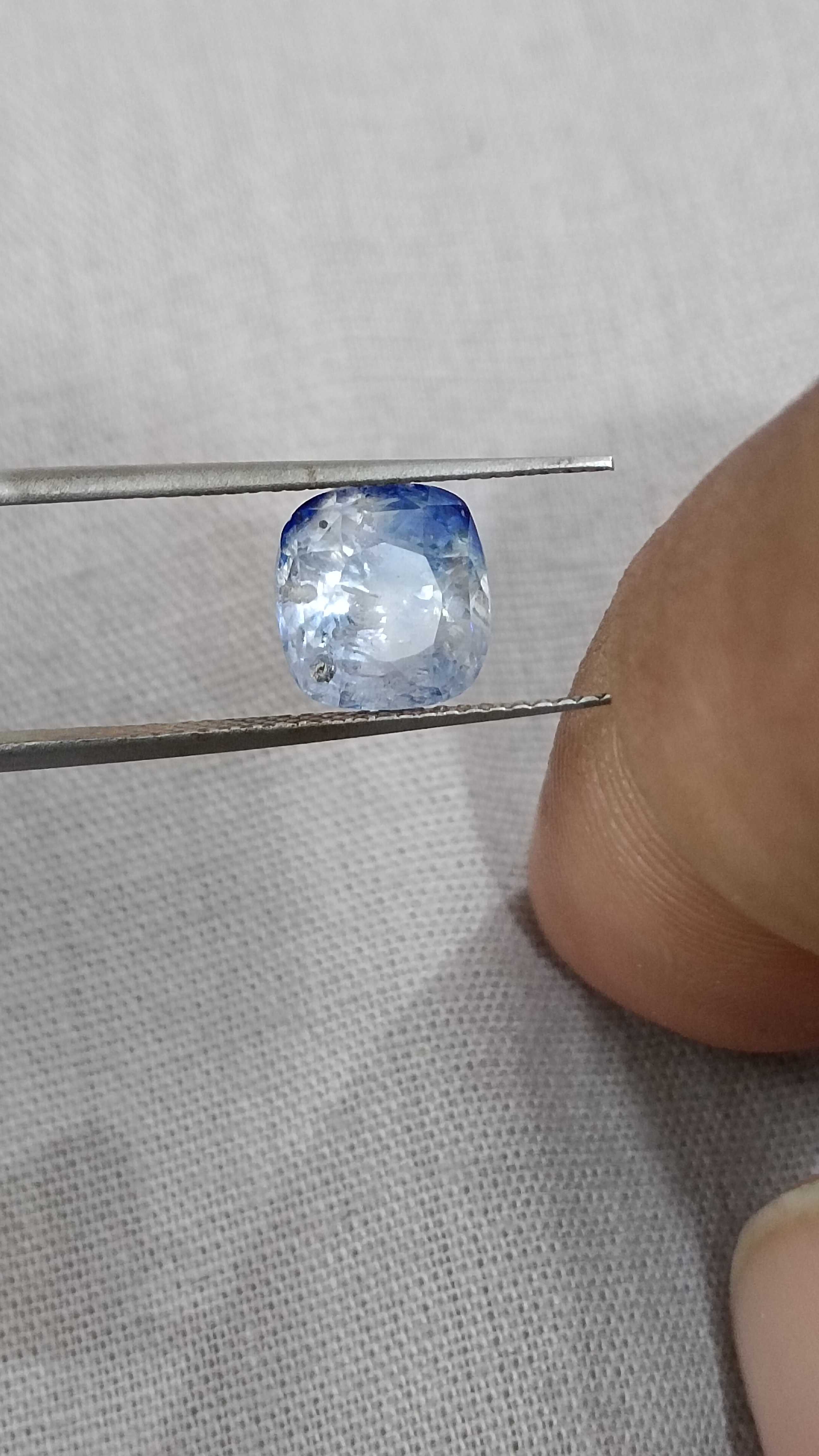 3.59ct Ceylone origin unheated blue sapphire gemstone