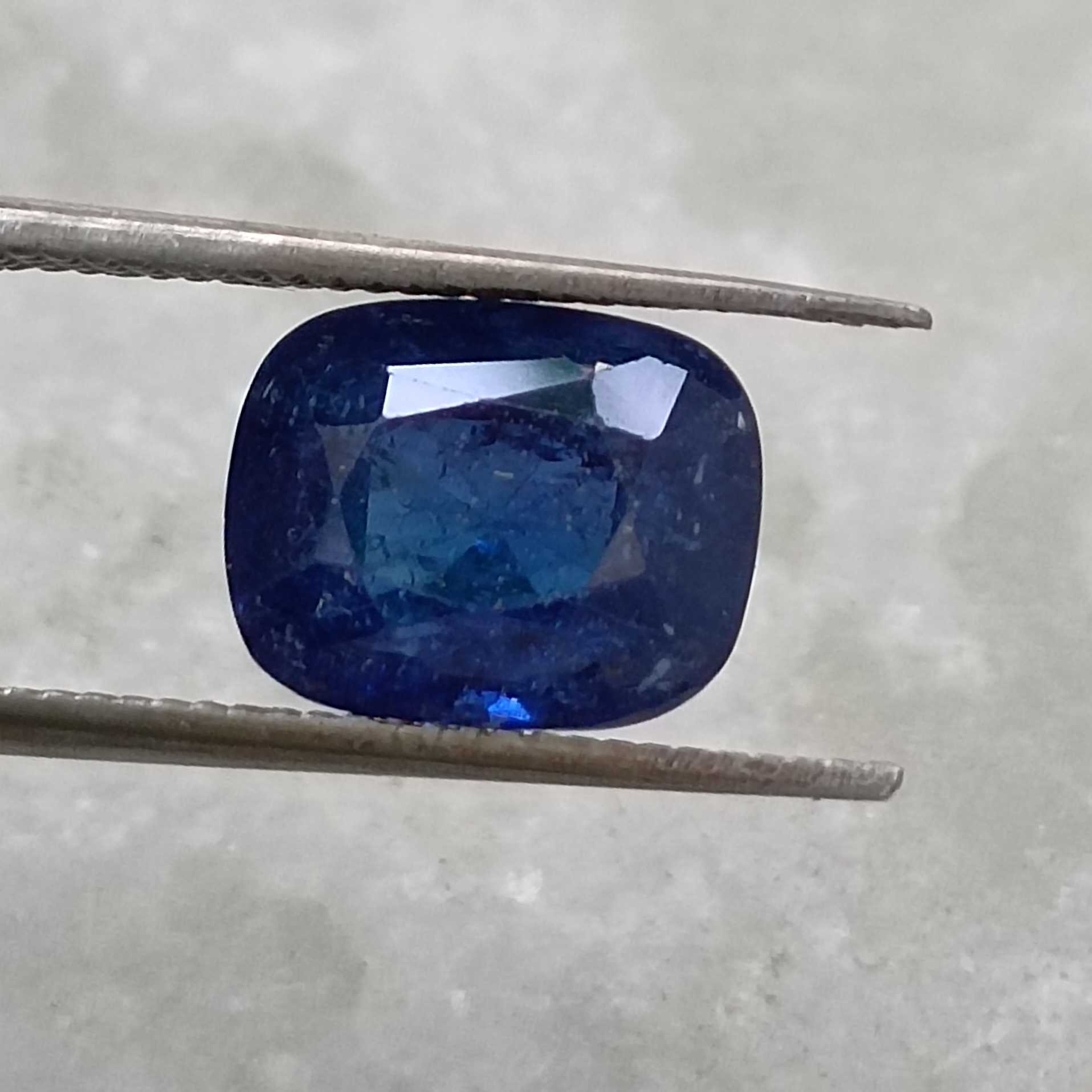 3.51ct IGI certified deep royal blue cushion cut sapphire gem H