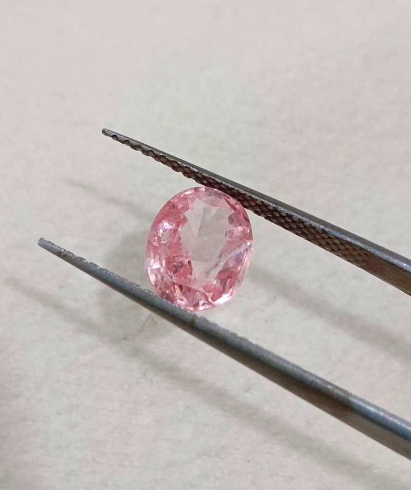 1.51ct IGI certified oval cut unheated padparadscha sapphire gemstone 