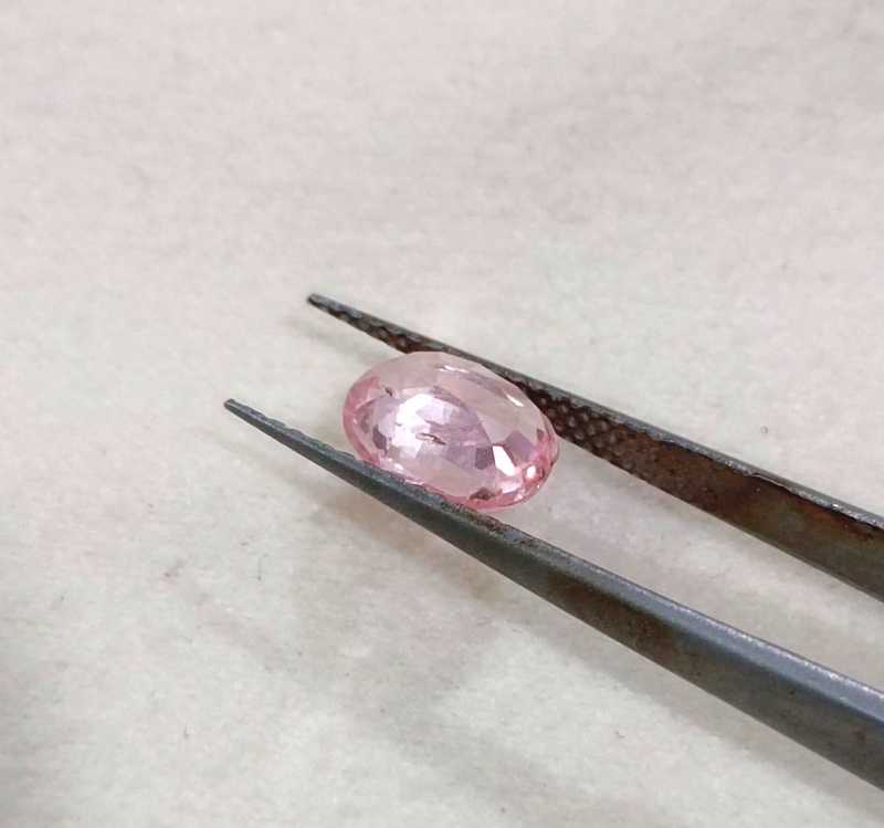 1.51ct IGI certified oval cut unheated padparadscha sapphire gemstone 