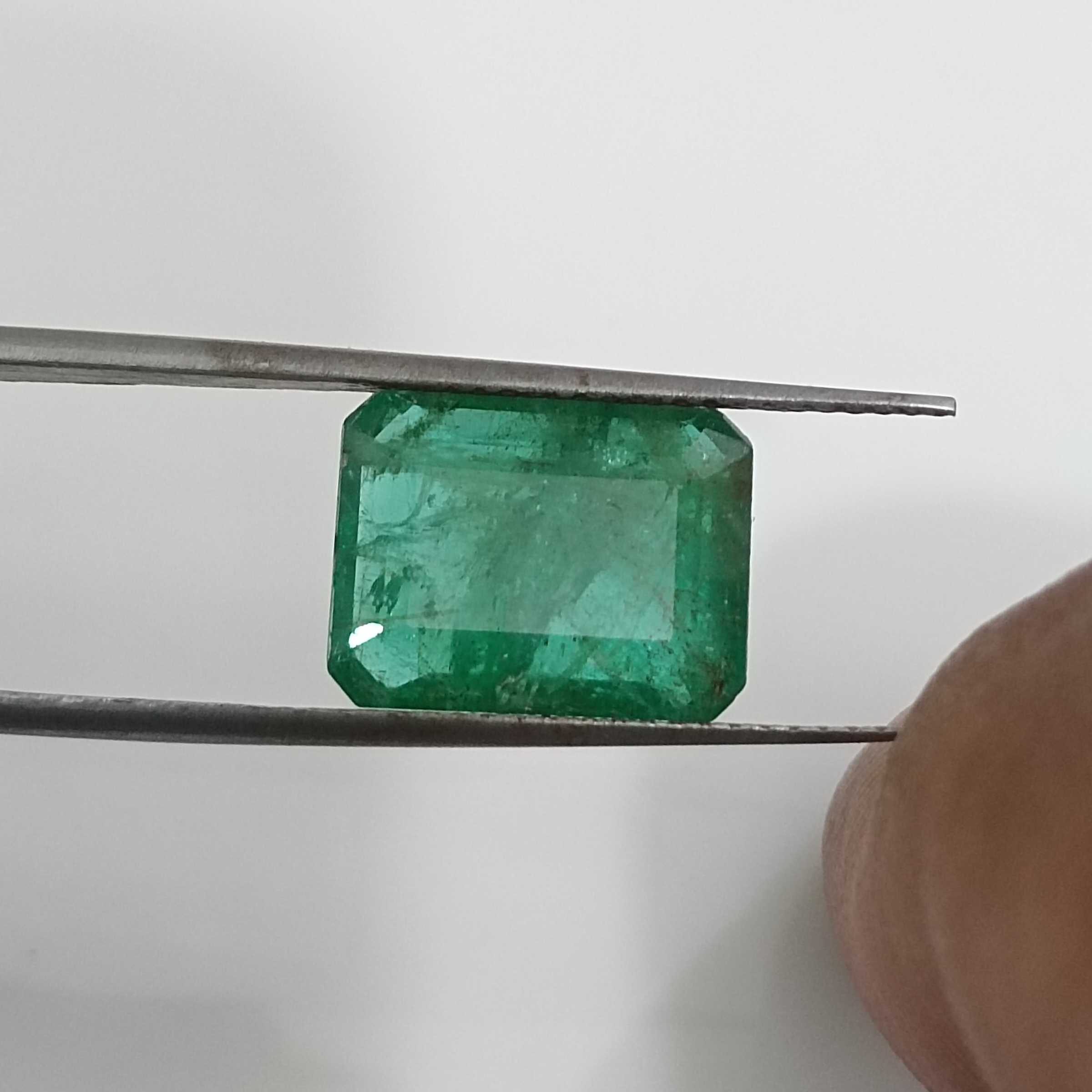 4.18ct lively pure green color octagon cut emerald gem