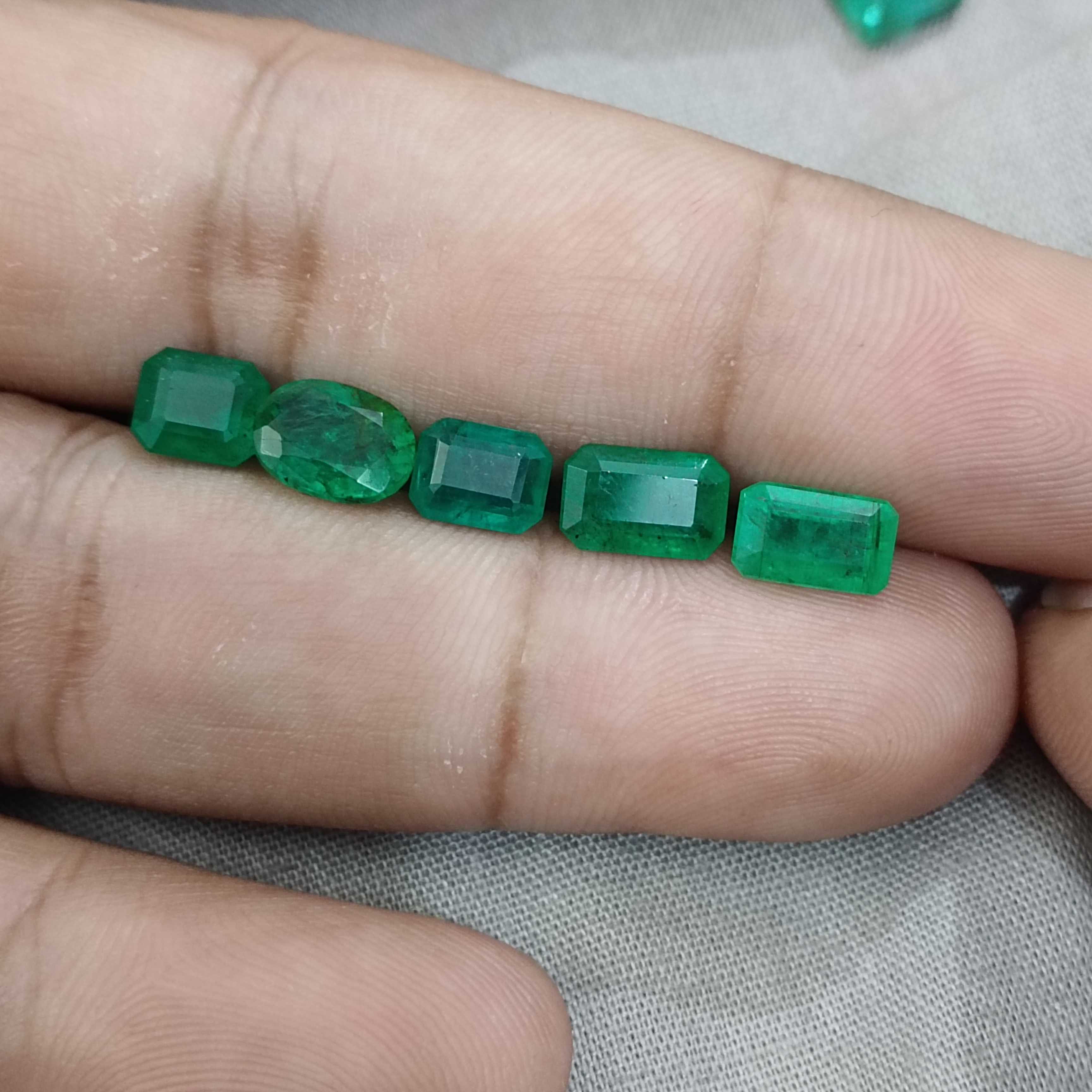 6.87ct deep green natural emerald gemstone lot/