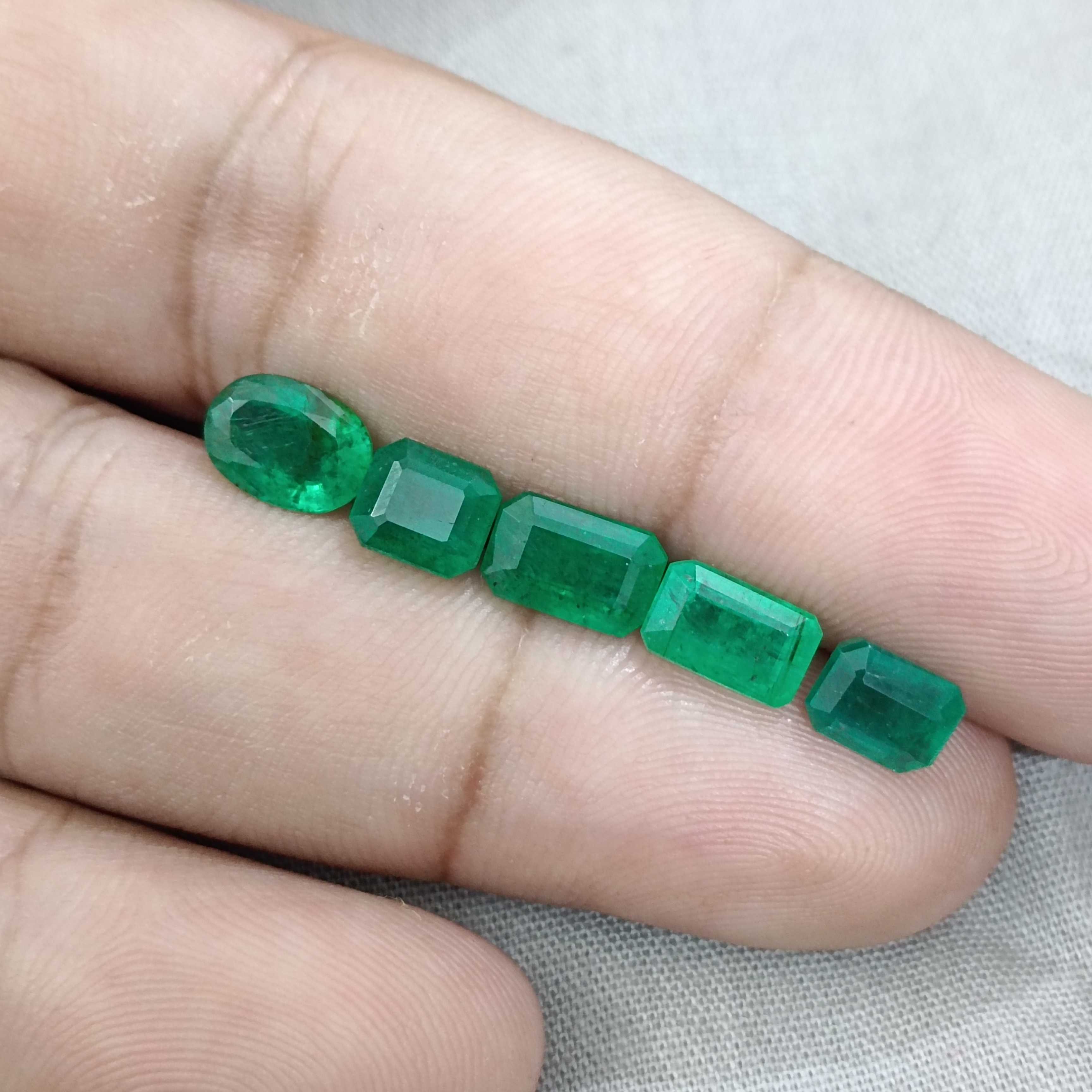 6.87ct deep green natural emerald gemstone lot