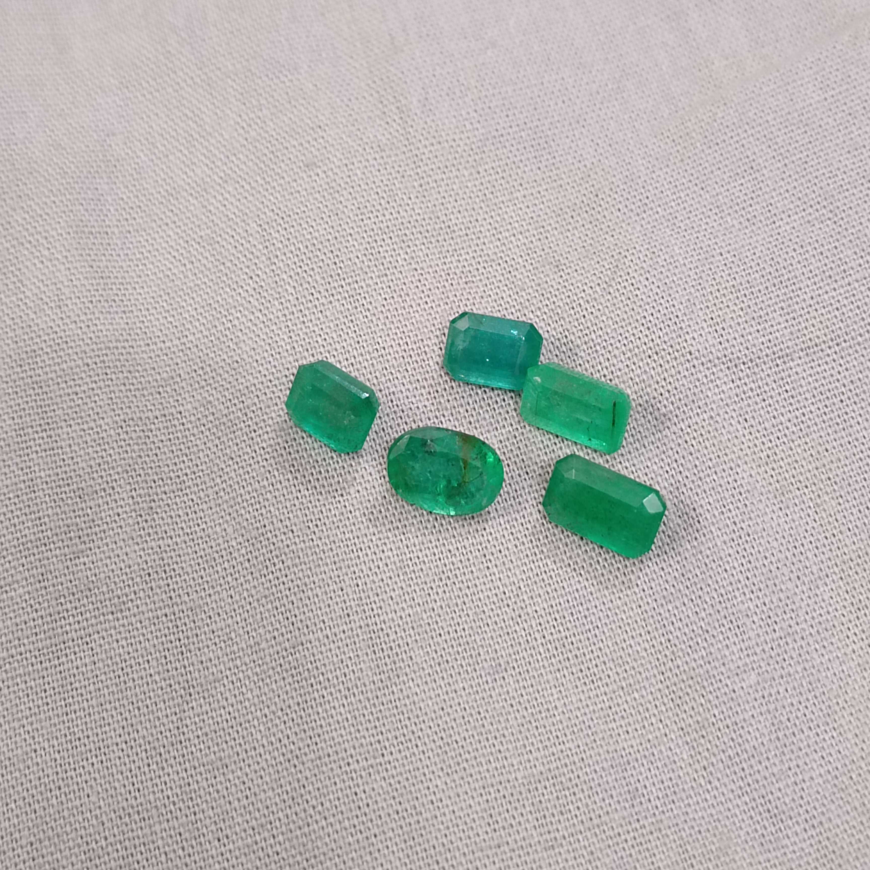 6.87ct deep green natural emerald gemstone lot