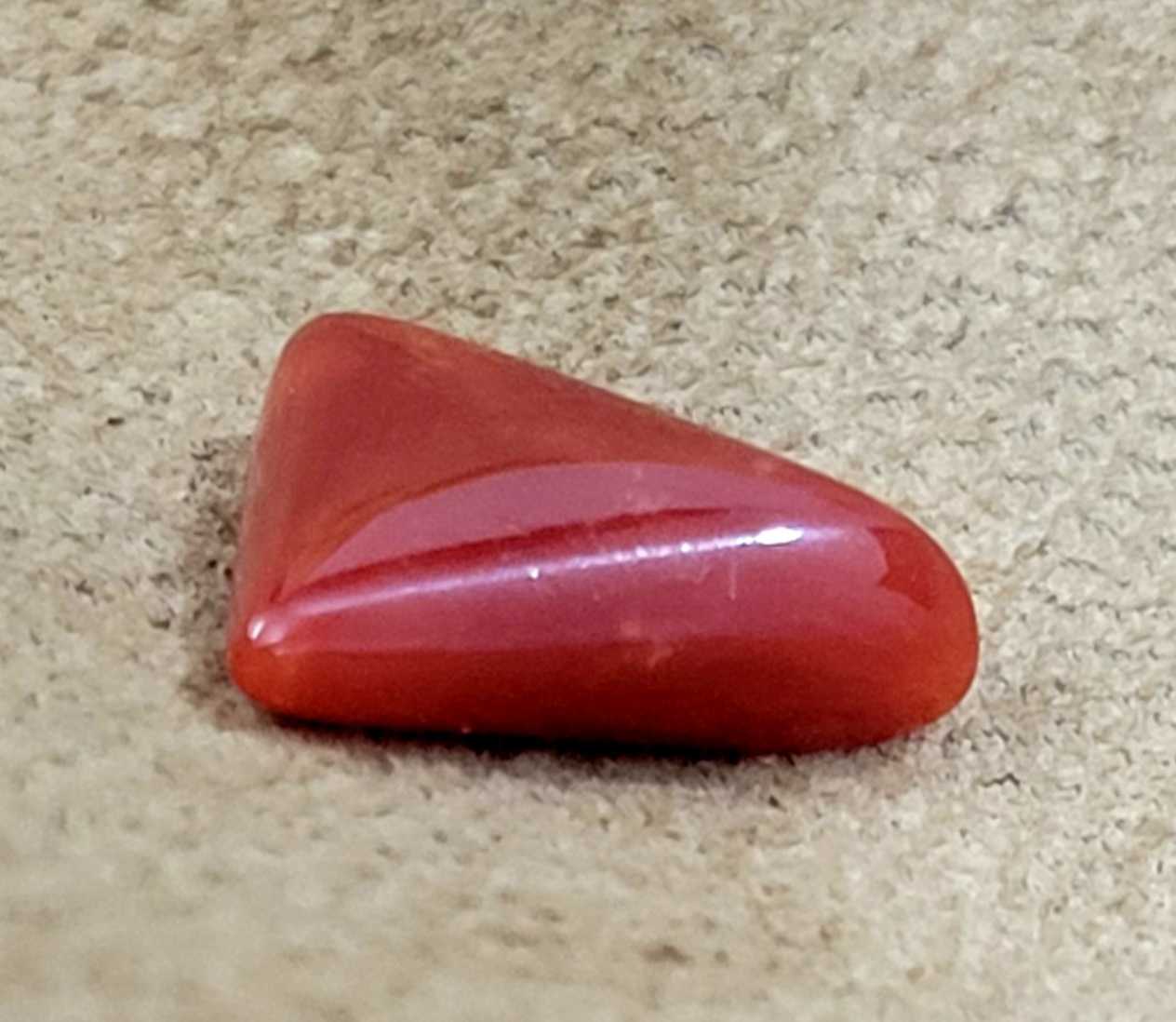 3.99ct (4.34 ratti) natural red triangle shape coral gemstone 