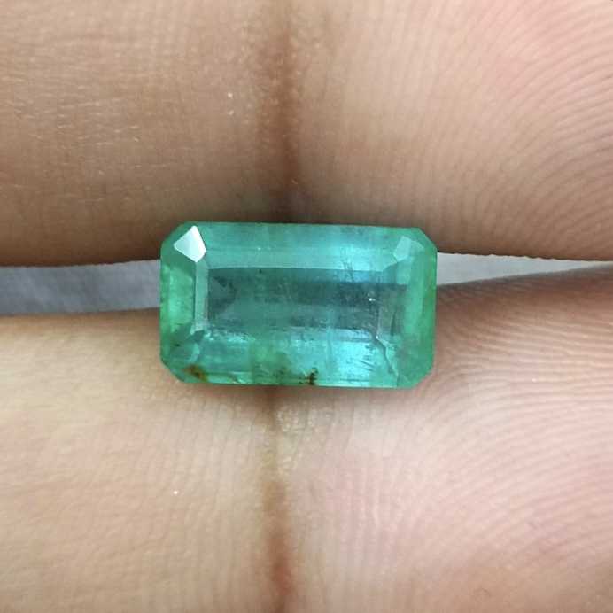 2.63ct medium light green octagon emerald stone/