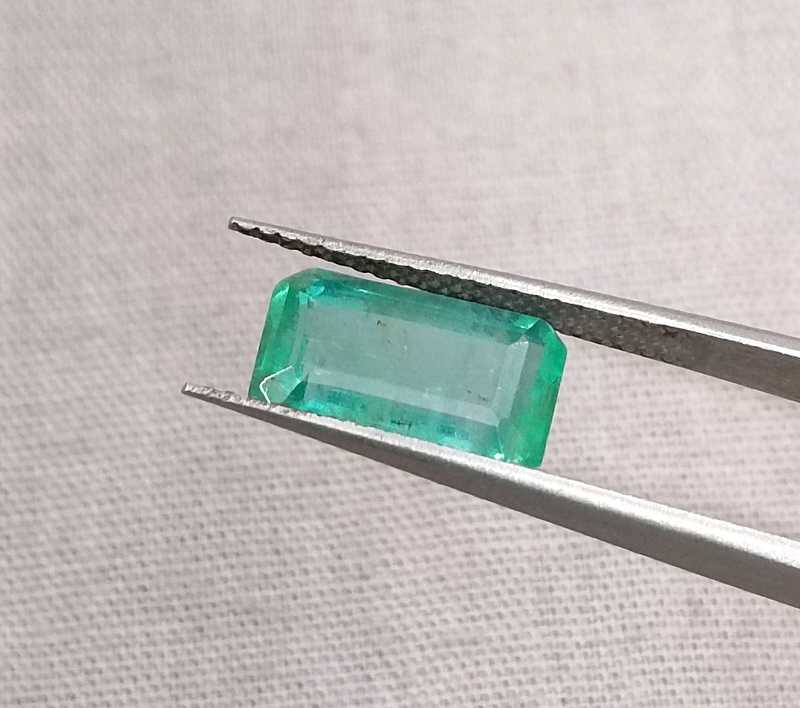 2.63ct medium light green octagon emerald stone