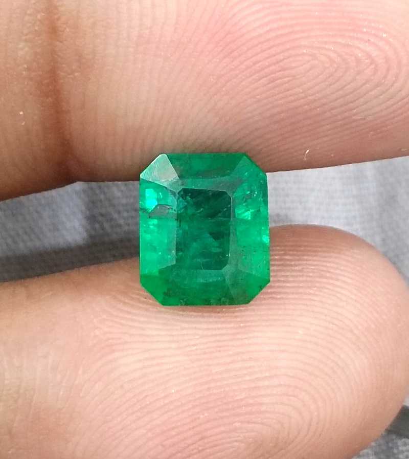 2.58ct deep vivid green octagon cut emerald