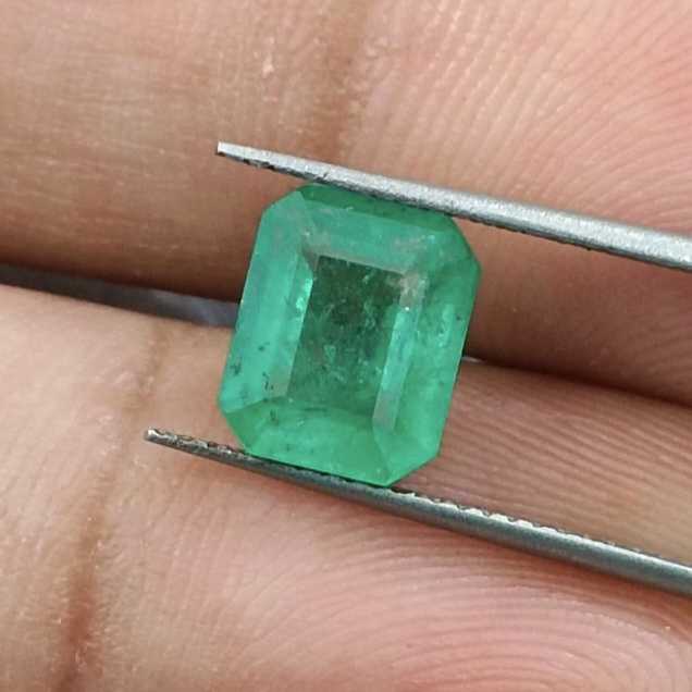 2.30ct soft medium neon green colour Swat emerald gemstone /