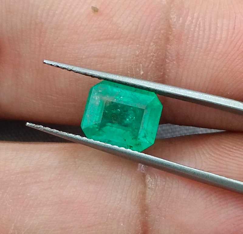 2.30ct soft medium neon green colour Swat emerald gemstone 