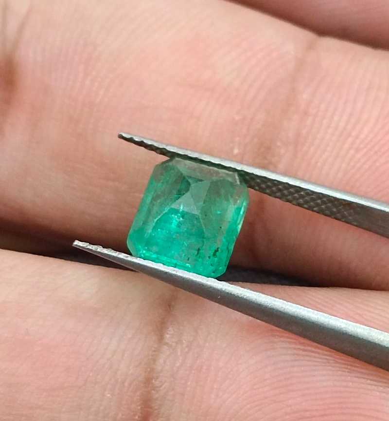 2.30ct soft medium neon green colour Swat emerald gemstone 