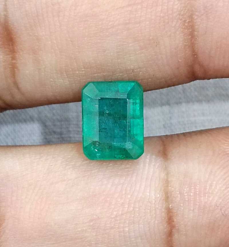 3.74ct medium green color emerald cut emerald stone