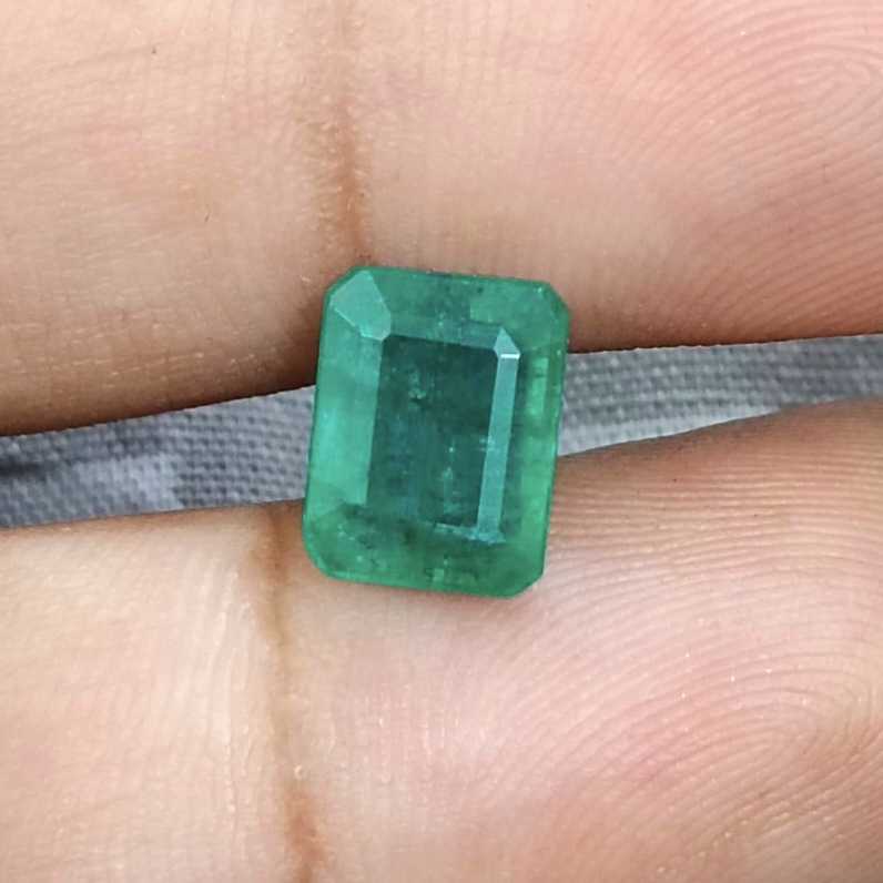 3.74ct medium green color emerald cut emerald stone/