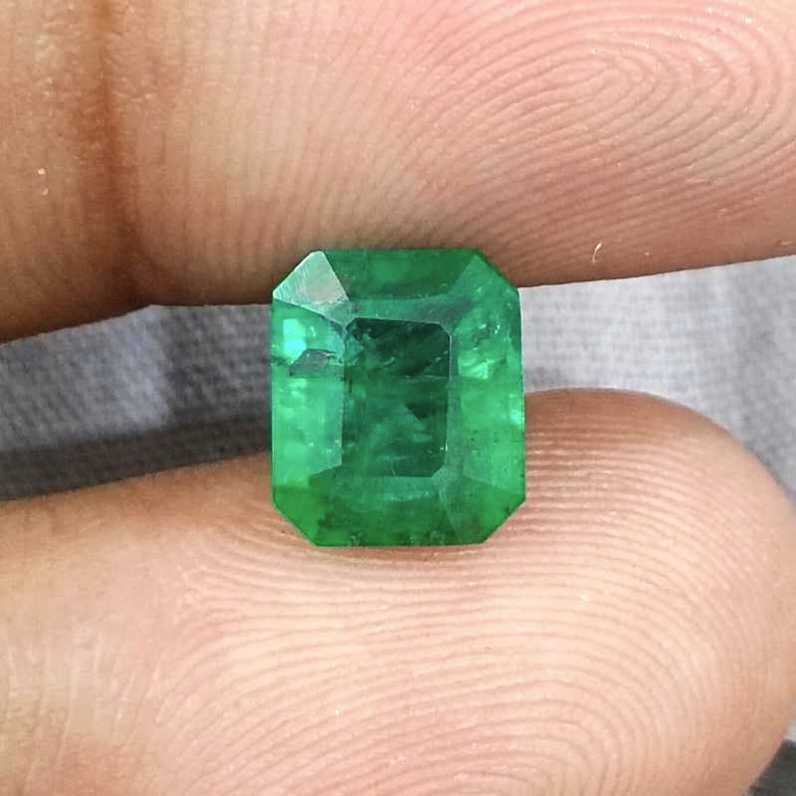 2.58ct deep vivid green octagon cut emerald/