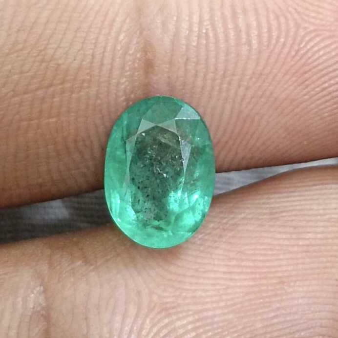 3.67ct GSI certified bright medium green oval cut emerald gemstone /