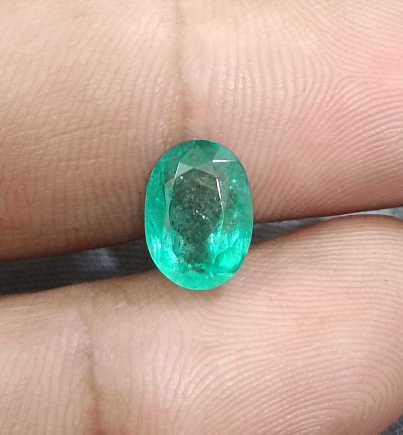 2.67ct GSI certified bright medium green oval cut emerald gemstone 