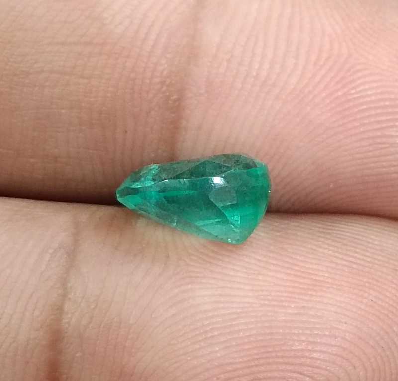 2.67ct GSI certified bright medium green oval cut emerald gemstone 