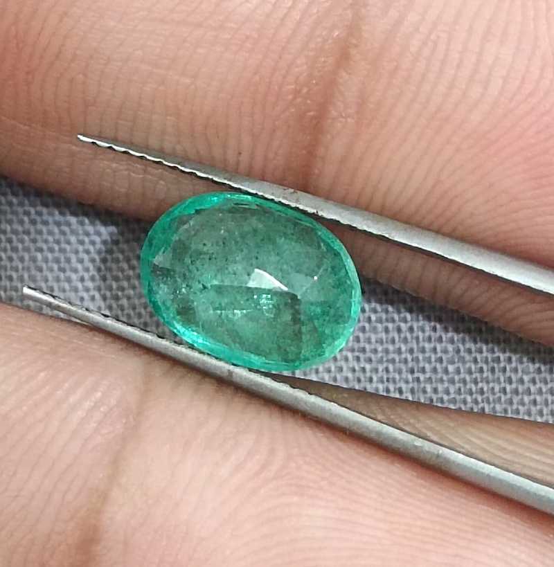 2.67ct GSI certified bright medium green oval cut emerald gemstone 