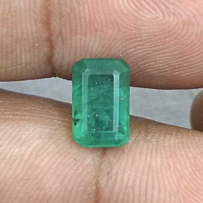 2.95ct medium green color octagon cut emerald gemstone /