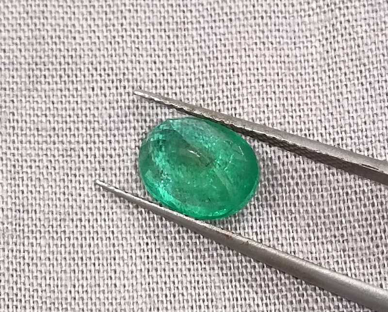 1.90ct GSI certified spring green color oval shape Swat valley emerald gemstone 