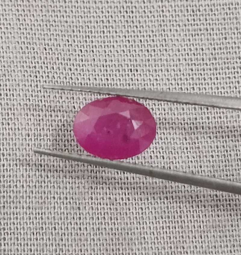 1.07ct unheated oval cut Mozambique ruby gemstone 