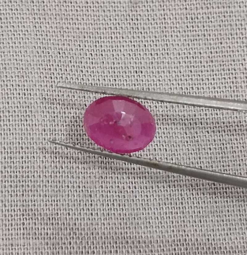 1.07ct unheated oval cut Mozambique ruby gemstone 