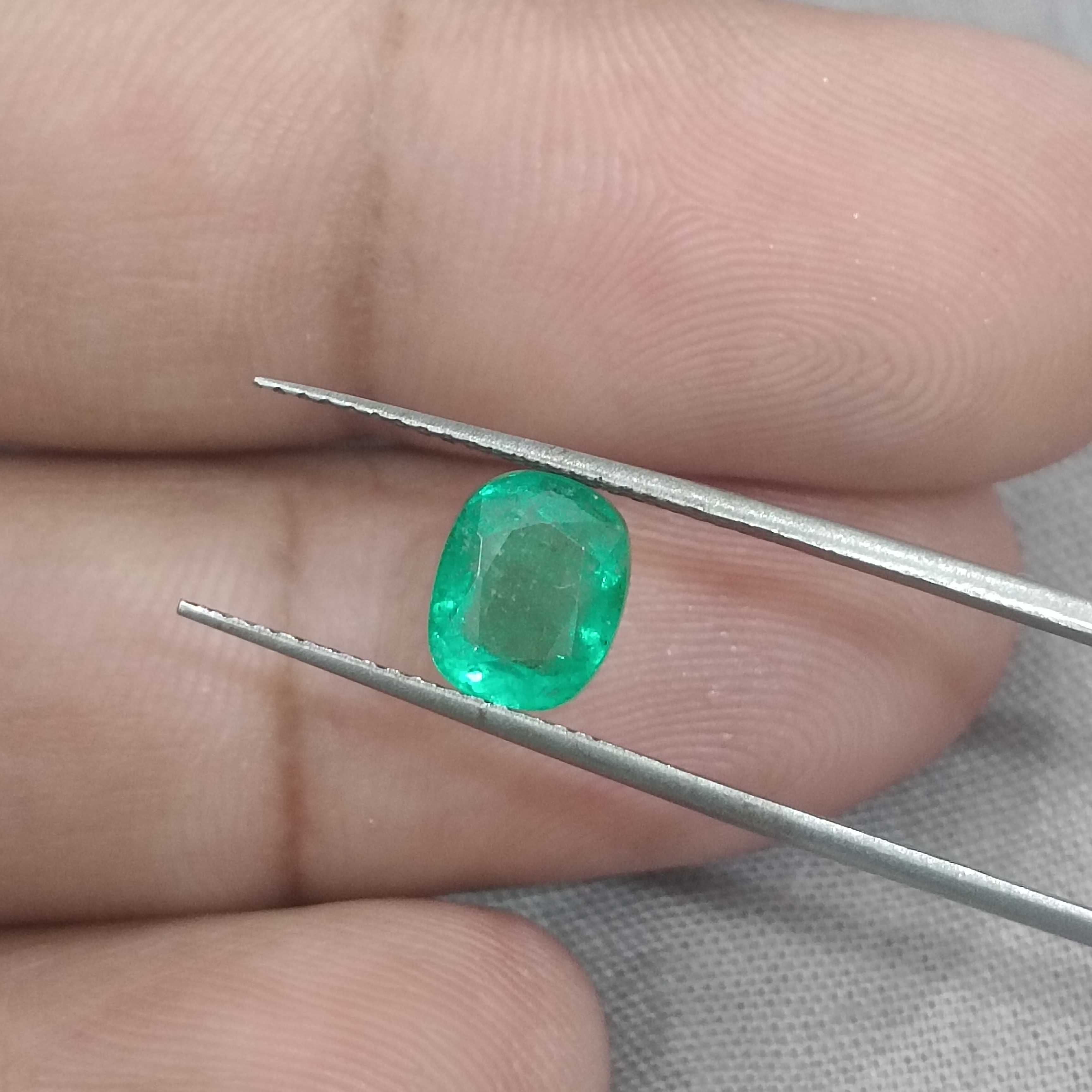 1.56ct GSI certified medium vivid green cushion cut Colombian emerald gemstone 