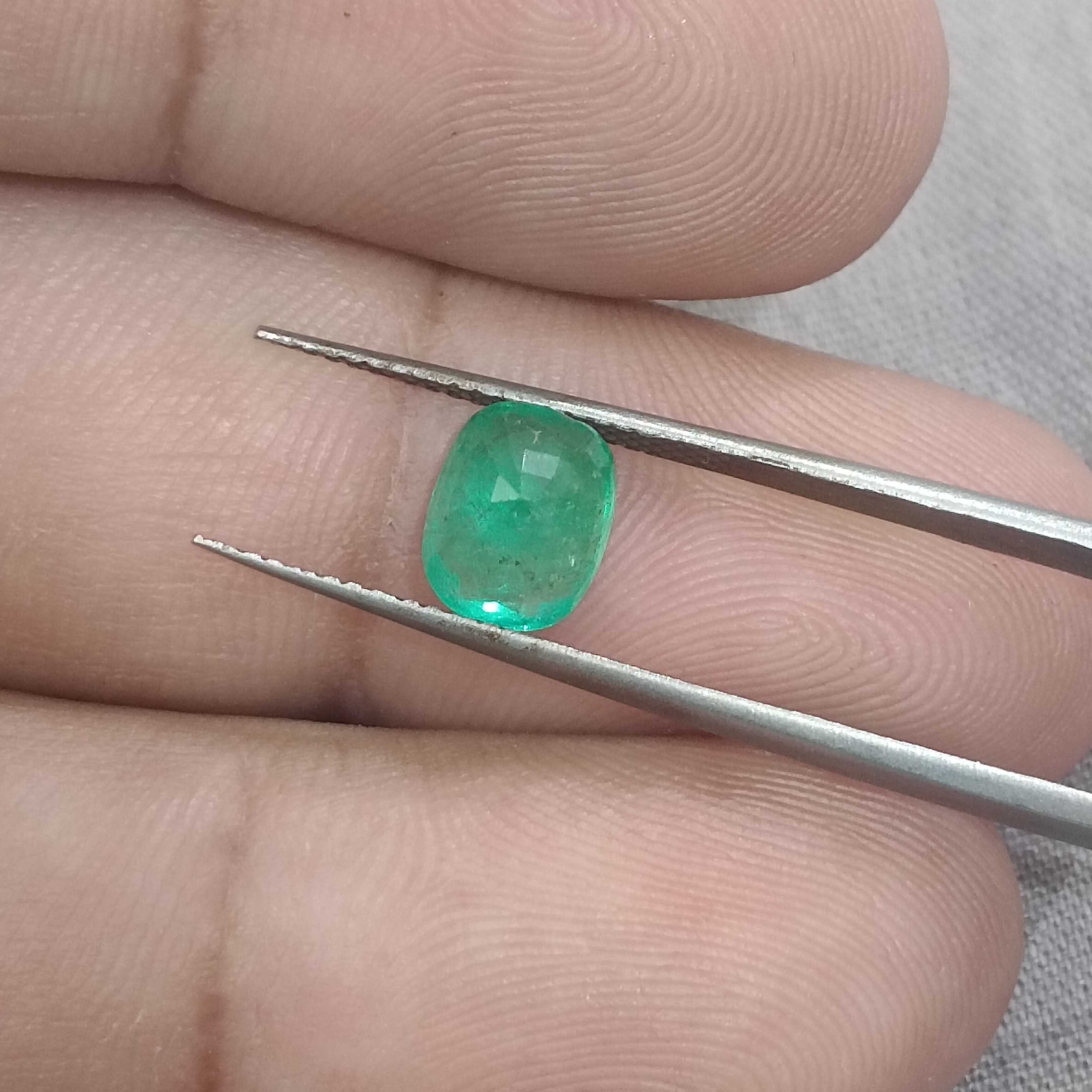 1.56ct GSI certified medium vivid green cushion cut Colombian emerald gemstone 