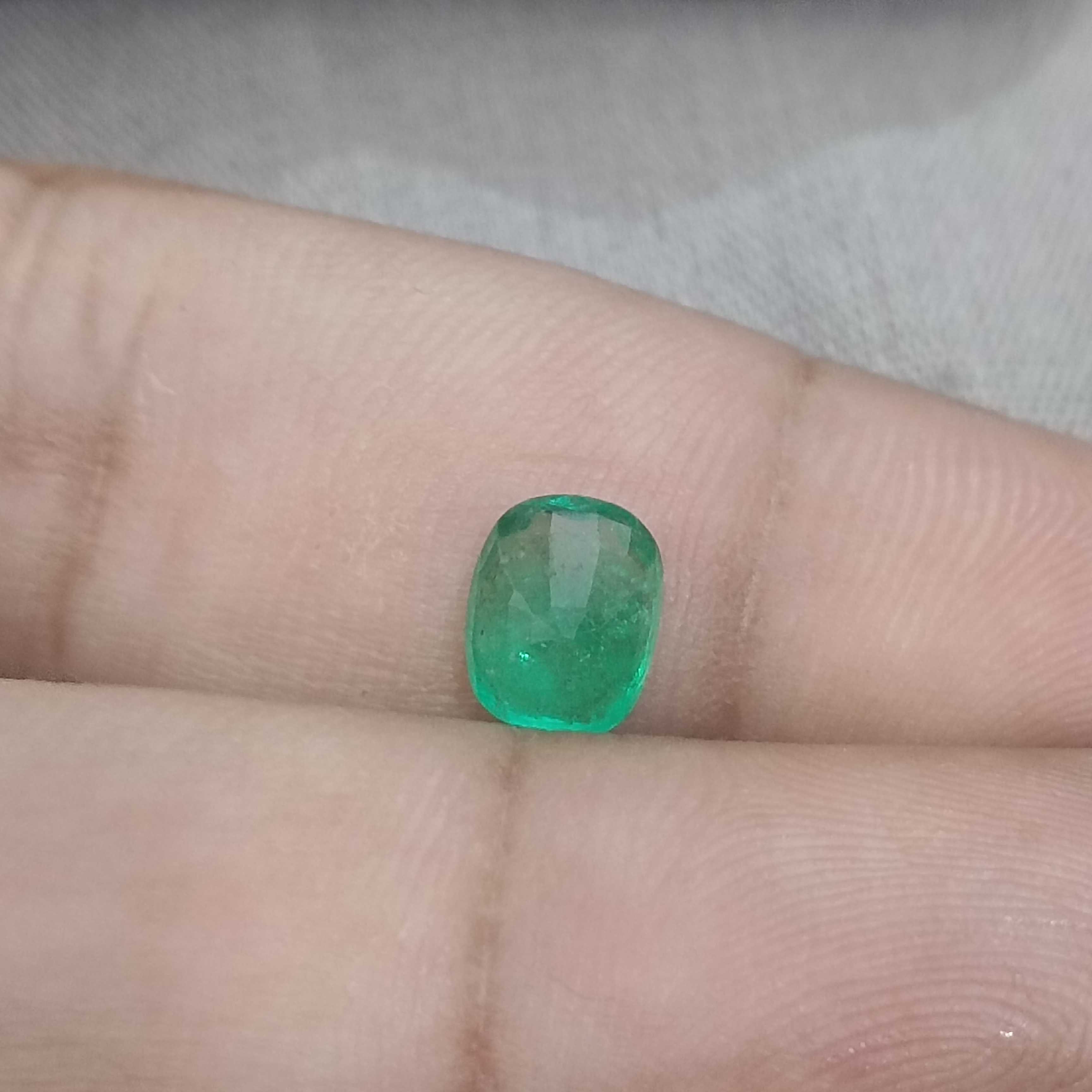 1.56ct GSI certified medium vivid green cushion cut Colombian emerald gemstone 