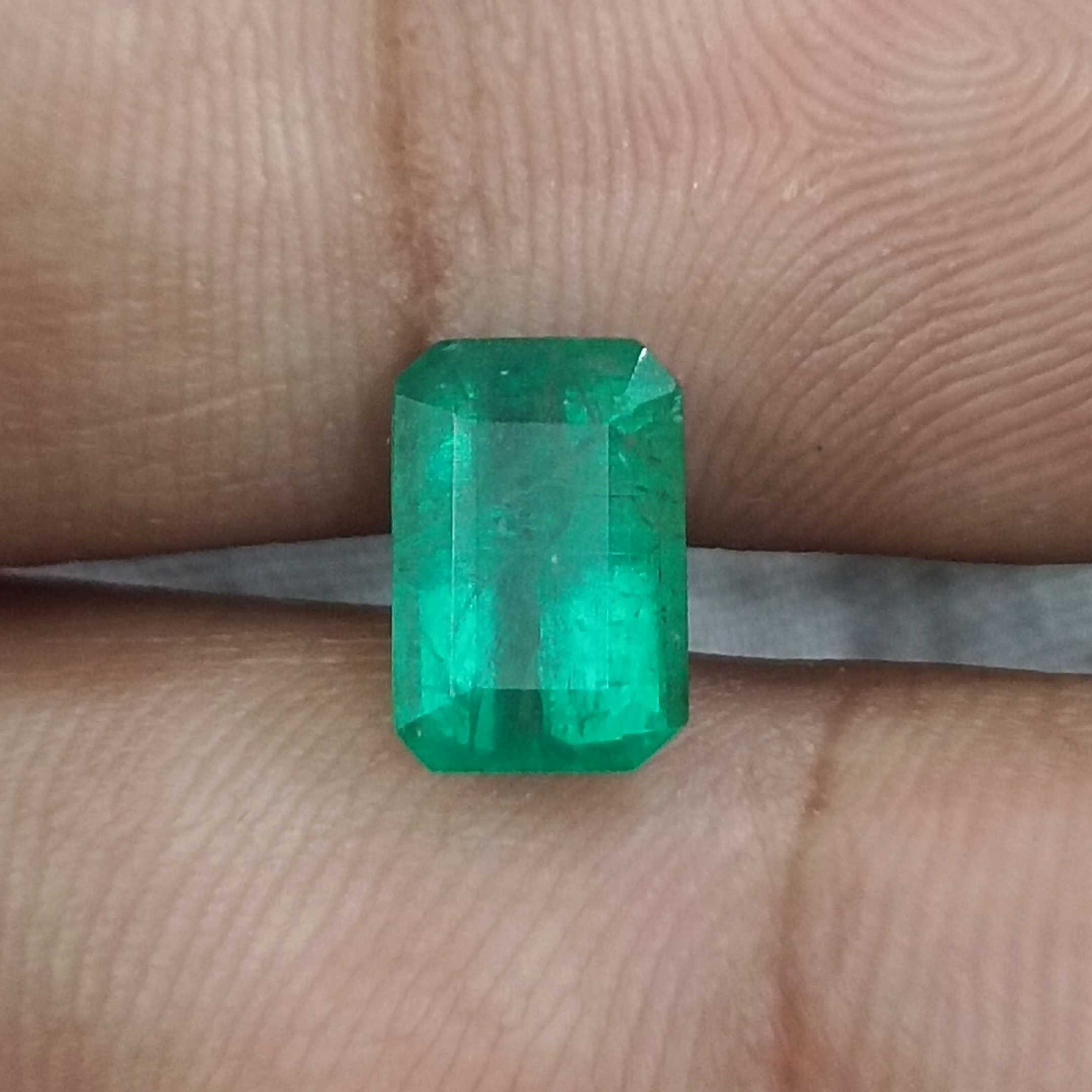 1.87ct golden green color octagon cut Swat emerald gemstone 