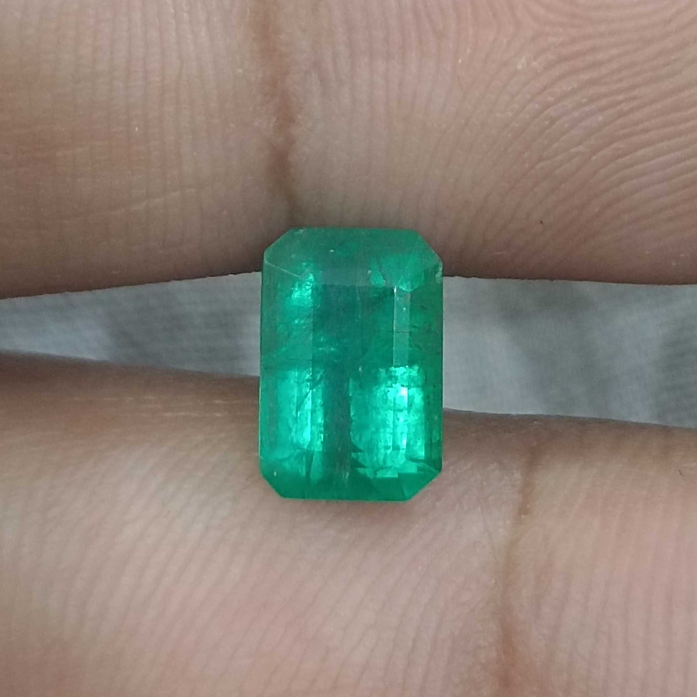 1.87ct golden green color octagon cut Swat emerald gemstone 