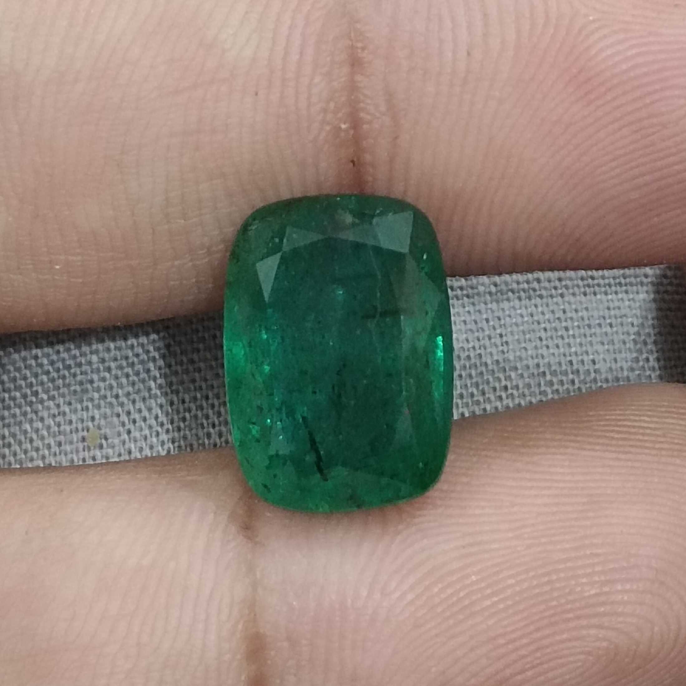 8.59ct big size deep green cushion cut emerald gemstone/