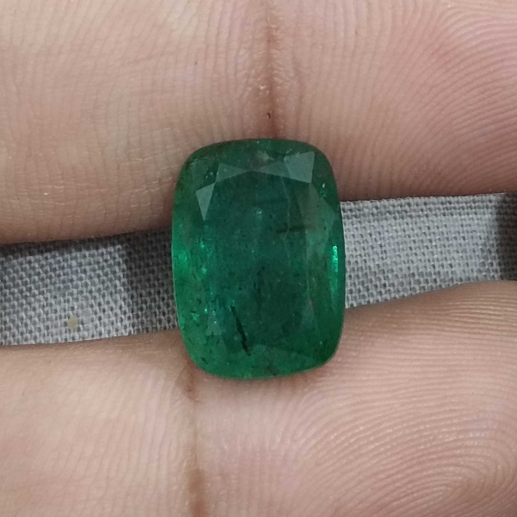 8.59ct big size deep green cushion cut emerald gemstone