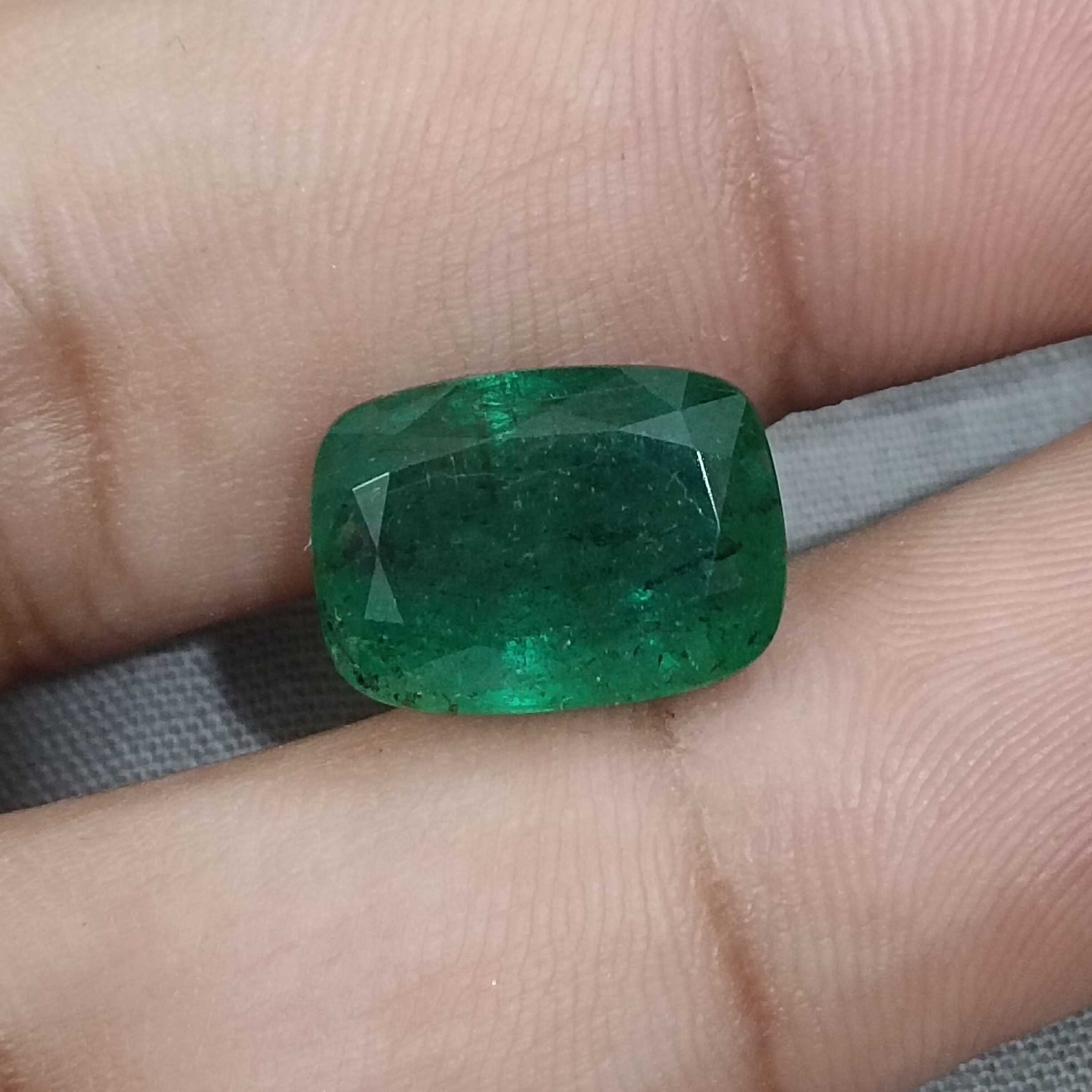 8.59ct big size deep green cushion cut emerald gemstone