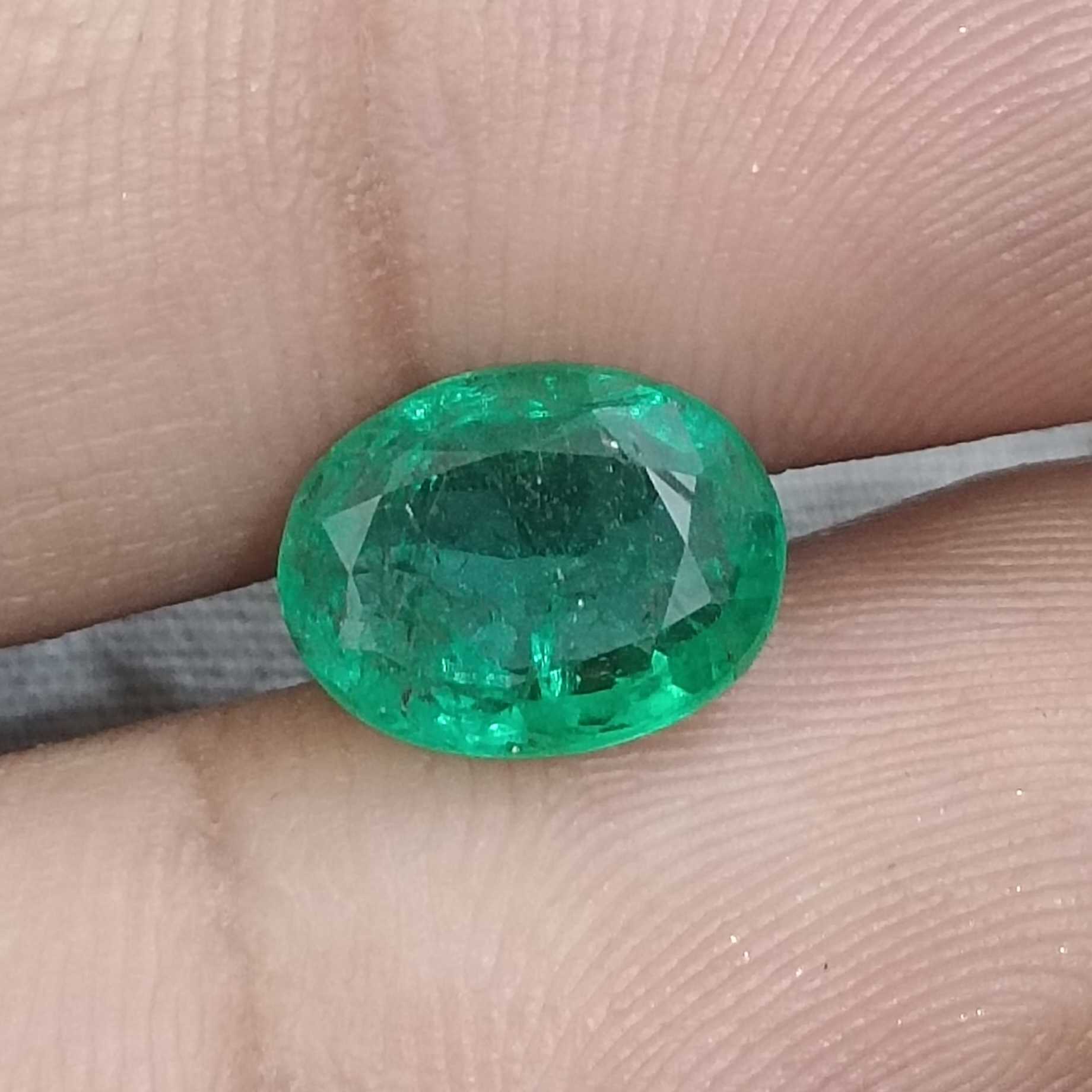 2.73ct vivid medium green oval cut emerald gem/