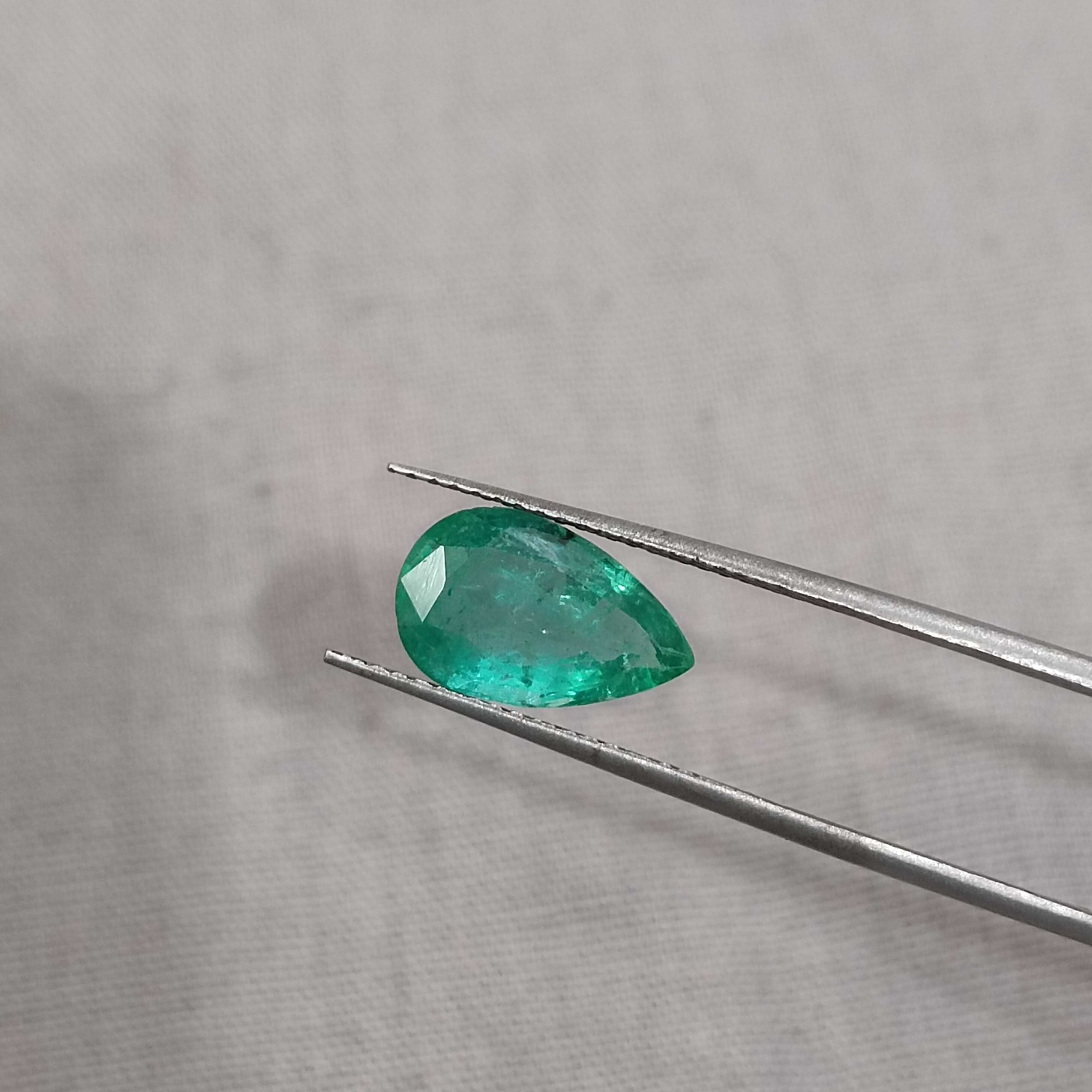 1.81ct medium deep bright golden green pear shape Colombian emerald gemstone 