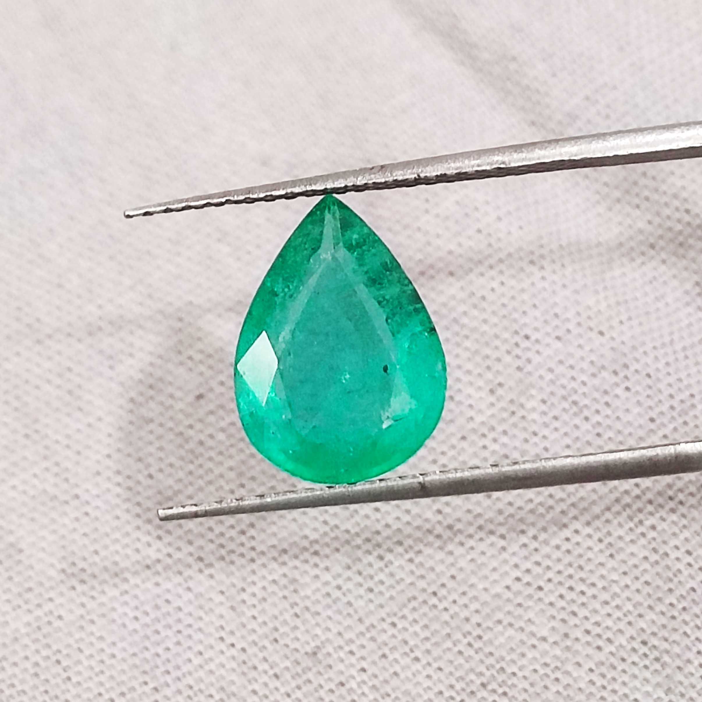 2.55ct GSI certified bright medium kelly green pear shape emerald gemstone /