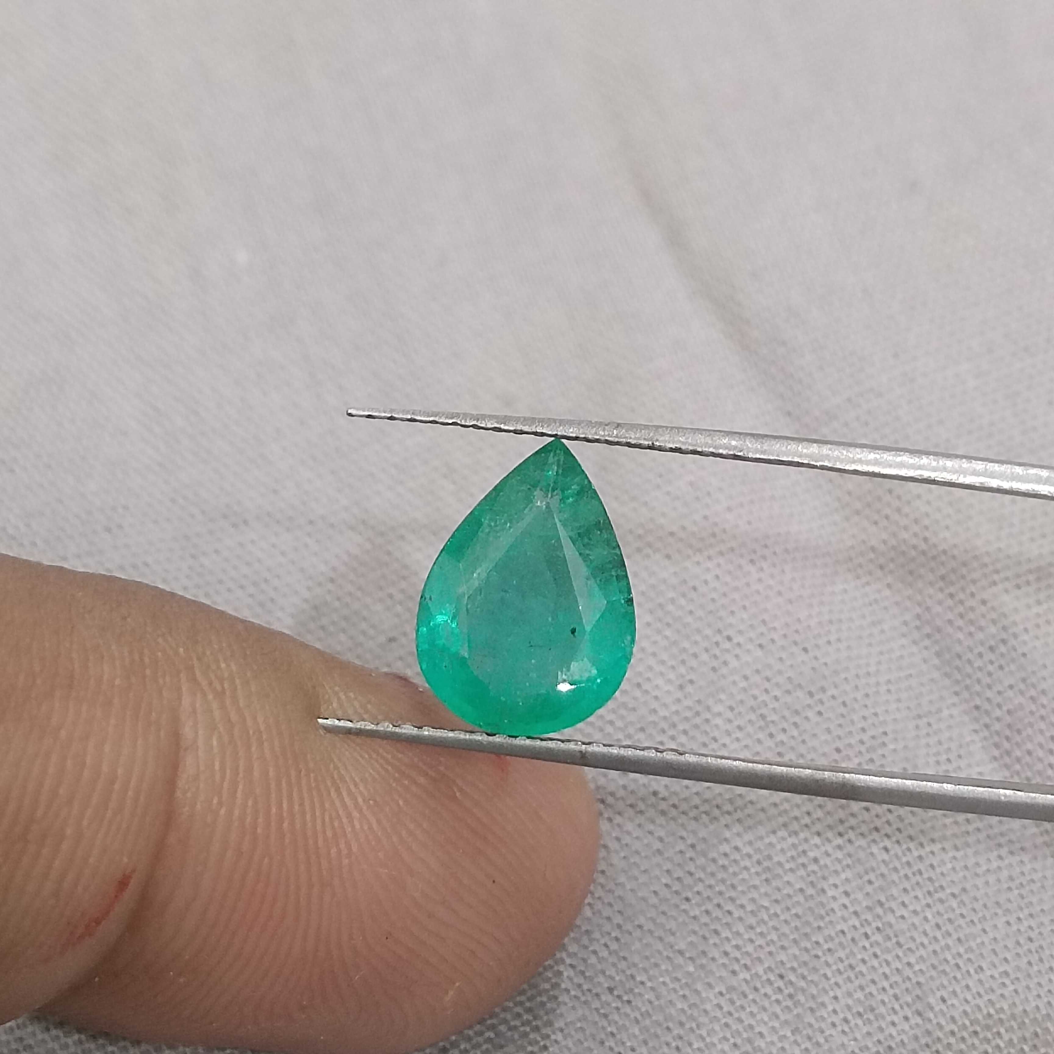 2.55ct GSI certified bright medium kelly green pear shape emerald gemstone 