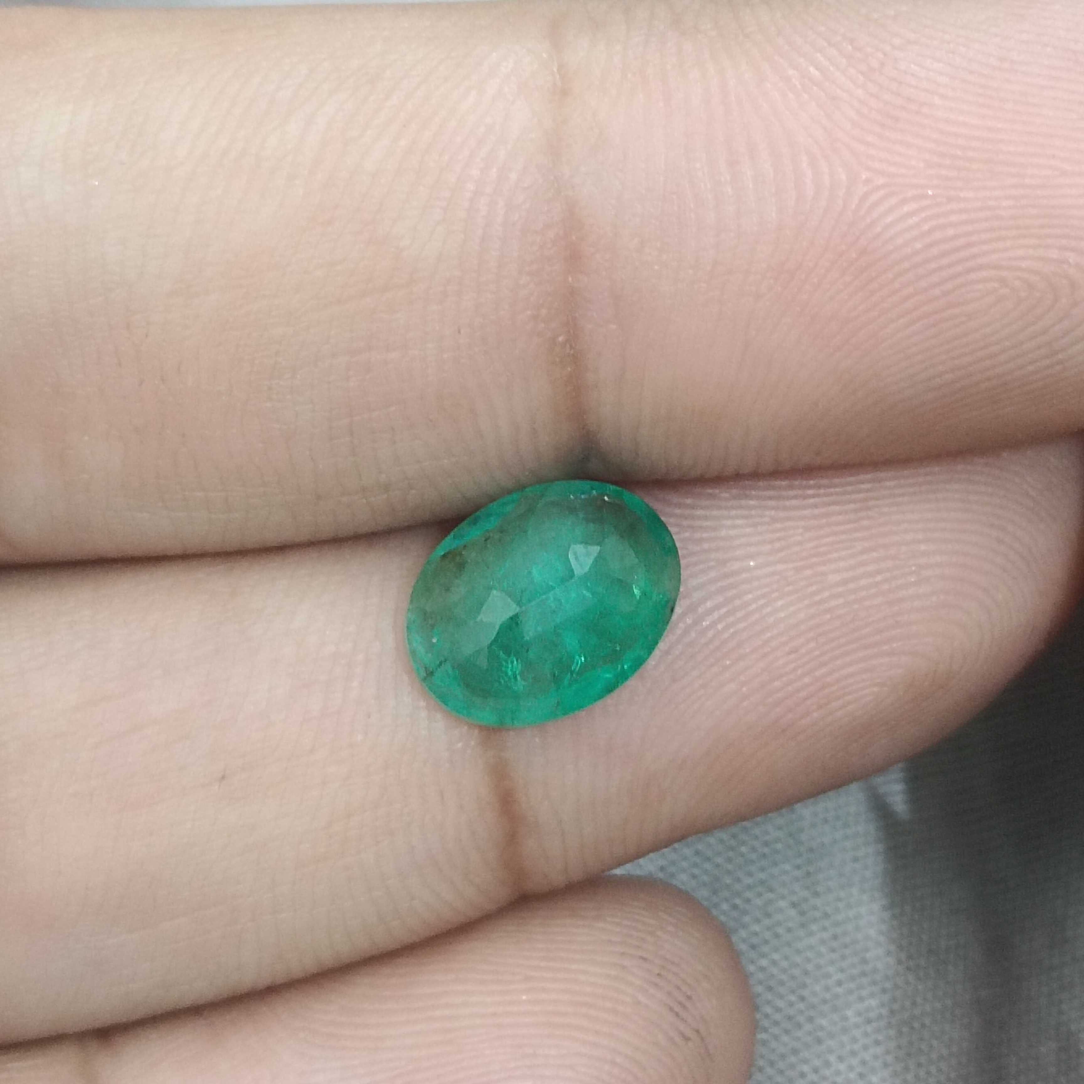 2.72ct GSI certified mint leaf green oval cut emerald gemstone 