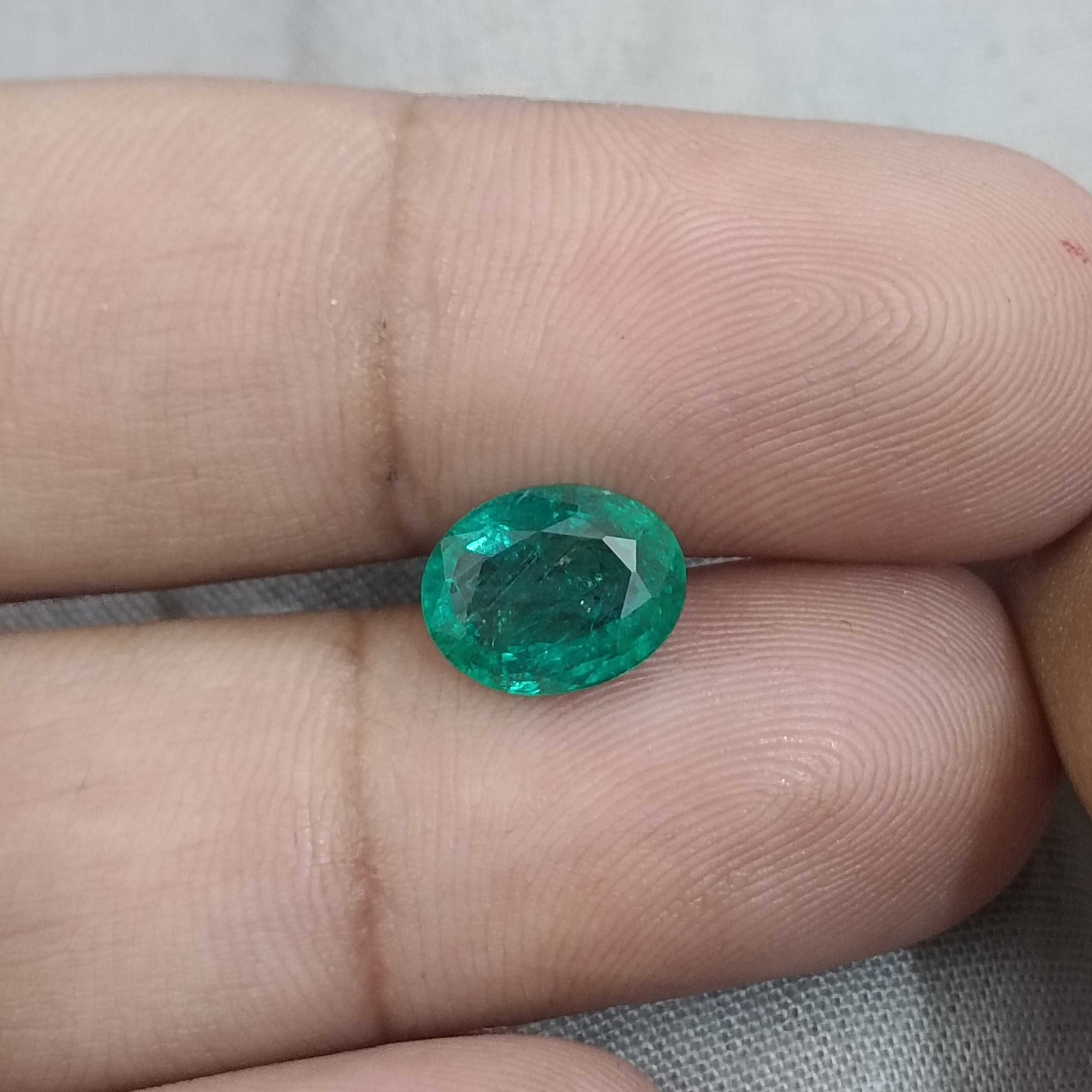 2.31ct GSI certified bright intense glass green oval shape emerald gemstone 